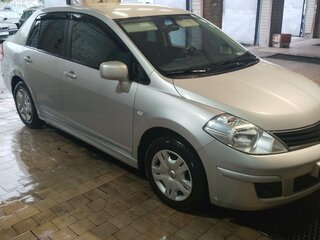 2012 Nissan Tiida I Рестайлинг, серый, 910000 рублей, вид 1