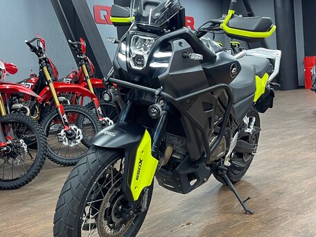 2025 QJMotor SVT 650 X, чёрный, 515000 рублей, вид 2