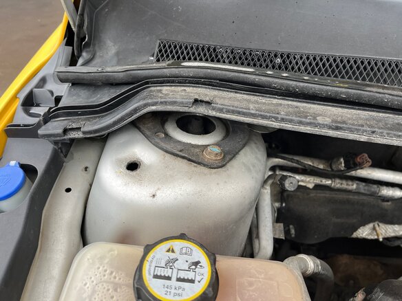 2011 Ford Focus II Рестайлинг, жёлтый, 400000 рублей - вид 11
