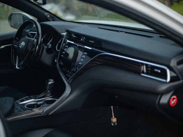 2019 Toyota Camry VIII (XV70), белый, 3500000 рублей - вид 14