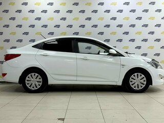 2015 Hyundai Solaris I Рестайлинг, белый, 1000000 рублей, вид 4