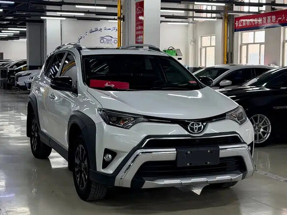 2019 Toyota RAV4 IV (XA40) Рестайлинг, белый, 1720000 рублей - вид 2