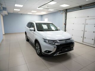 2019 Mitsubishi Outlander III Рестайлинг 3, белый, 1999000 рублей, вид 4