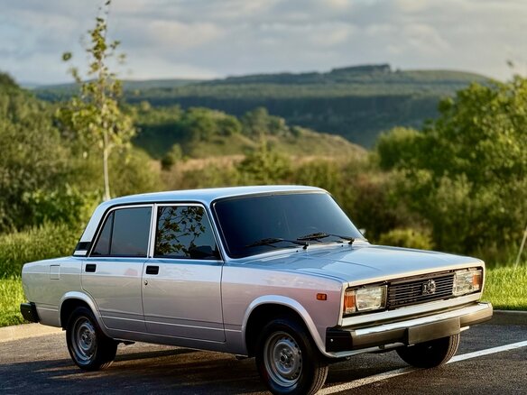 2010 Lada (ВАЗ) 2105, серебристый, 480000 рублей - вид 4