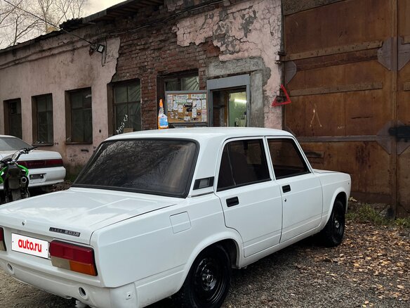 1997 Lada (ВАЗ) 2107, белый, 215000 рублей - вид 3