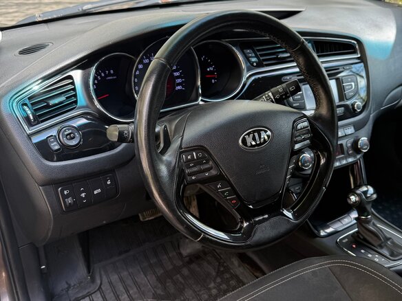 2016 Kia Ceed II Рестайлинг, коричневый, 1100000 рублей - вид 9