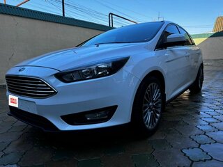 2016 Ford Focus III Рестайлинг, белый, 1100000 рублей, вид 1