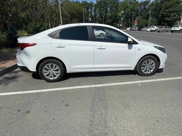 2021 Hyundai Solaris II Рестайлинг, белый - вид 3