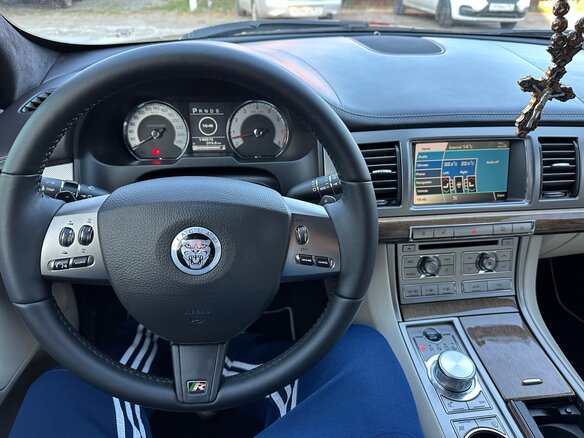 2010 Jaguar XFR I, серый, 2500000 рублей - вид 12