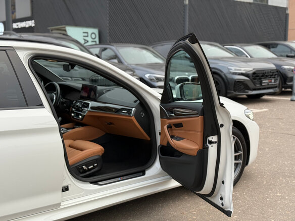 2023 BMW 5 серии 520d xDrive VII (G30/G31/G38) Рестайлинг, белый, 7500000 рублей - вид 13