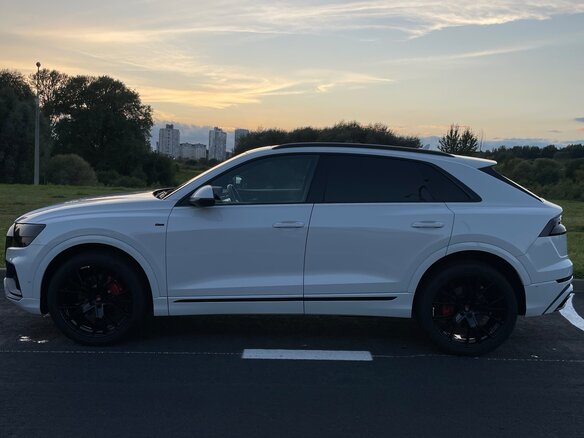 2020 Audi Q8 55 TFSI I (4M), белый, 5400000 рублей - вид 12