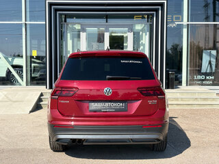2017 Volkswagen Tiguan II, красный, 1950000 рублей, вид 5