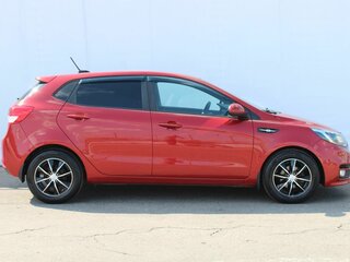 2017 Kia Rio III Рестайлинг, красный, 1050000 рублей, вид 4