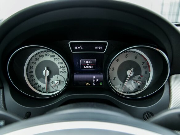 2014 Mercedes-Benz CLA 200 I (C117, X117), фиолетовый, 1420000 рублей - вид 18
