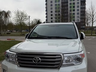 2013 Toyota Land Cruiser 200 Series Рестайлинг 1, белый, 3500000 рублей, вид 2