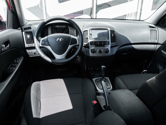 2011 Hyundai i30 I Рестайлинг, красный - вид 5