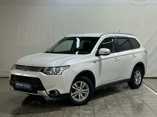 2014 Mitsubishi Outlander III Рестайлинг, белый, 1200000 рублей, вид 1