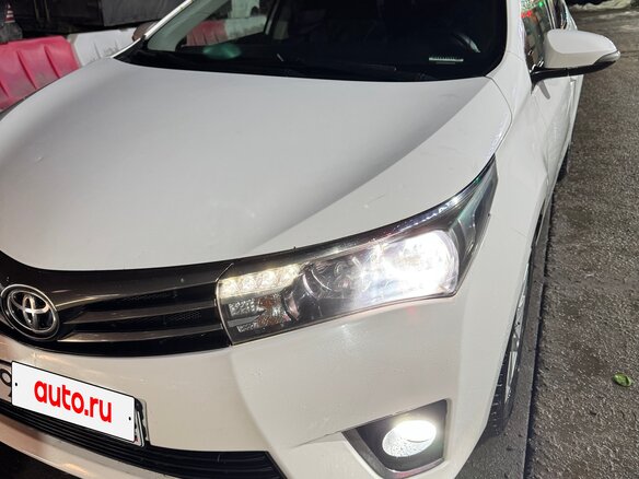 2013 Toyota Corolla XI (E160, E170, E180), белый, 995000 рублей - вид 1