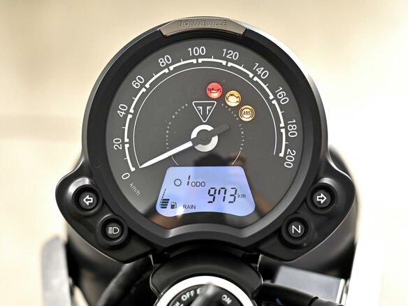 2024 Triumph Speed Twin, чёрный - вид 8