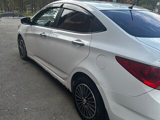 2014 Hyundai Solaris I Рестайлинг, белый, 750000 рублей, вид 3