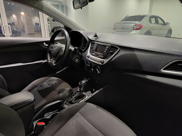 2018 Hyundai Solaris II, чёрный, 1249000 рублей - вид 10