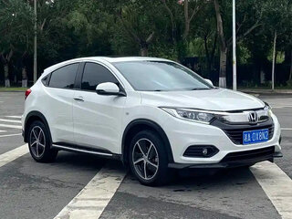 2022 Honda Vezel I Рестайлинг, белый, 1405028 рублей, вид 3