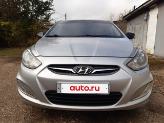 2013 Hyundai Solaris I, серебристый, 685000 рублей, вид 2