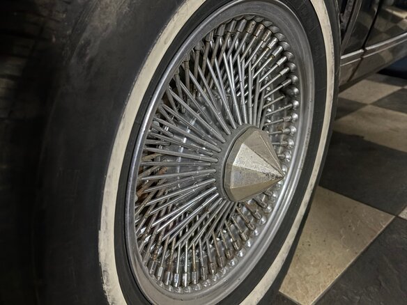 1985 Cadillac DeVille VI, чёрный, 1250000 рублей - вид 4