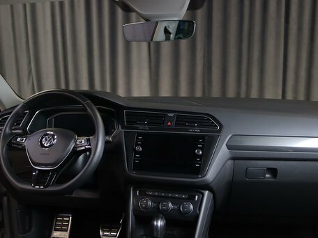 2020 Volkswagen Tiguan II, серый, 1999000 рублей, вид 5