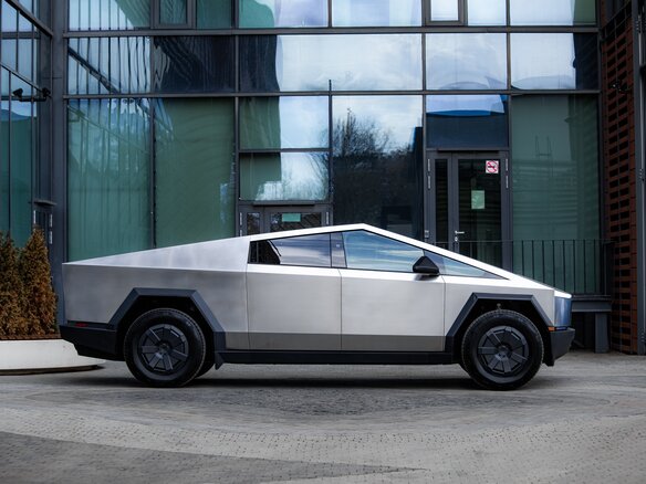 2026 Tesla Cybertruck Cyberbeast, серебристый - вид 12