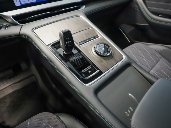 2026 Geely Monjaro I Рестайлинг, белый - вид 14
