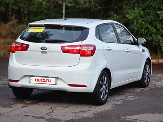 2014 Kia Rio 6-speed III, белый, 790000 рублей, вид 4