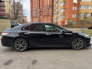 2020 Toyota Camry VIII (XV70), чёрный, 3500000 рублей, вид 3