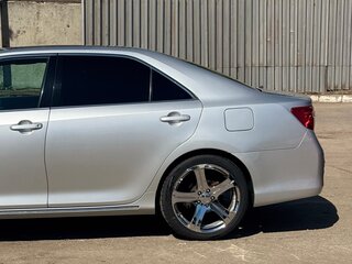 2013 Toyota Camry VII (XV50), серебристый, 1400000 рублей, вид 3