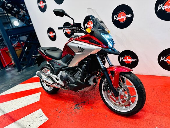 2017 Honda NC 750X, красный - вид 2
