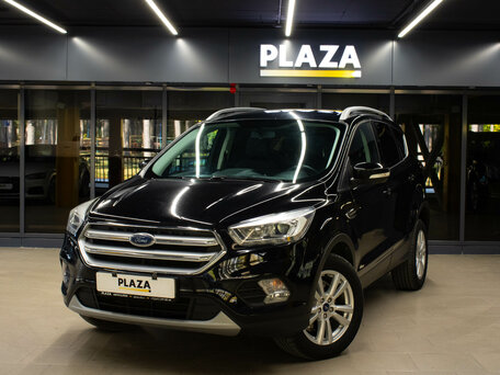 2018 Ford Kuga II Рестайлинг, чёрный, 1780000 рублей, вид 1