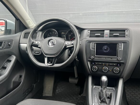 2015 Volkswagen Jetta VI Рестайлинг, серебристый, 1080000 рублей - вид 14