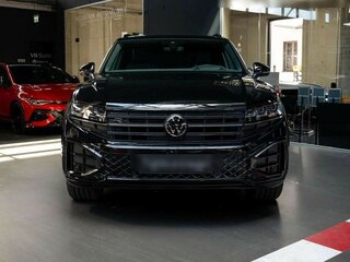 2026 Volkswagen Touareg III Рестайлинг, чёрный, 7770000 рублей, вид 2