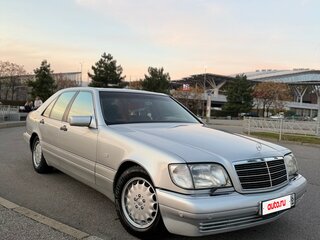 1998 Mercedes-Benz S-Класс 320 III (W140) Рестайлинг, серебристый, 1880000 рублей, вид 3