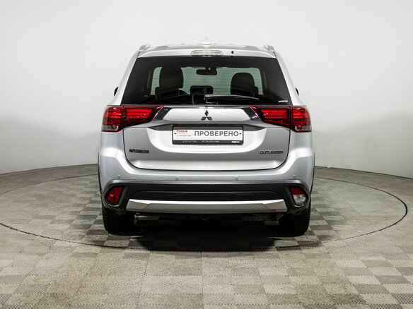 2017 Mitsubishi Outlander III Рестайлинг 2, серебристый, 1639700 рублей - вид 5