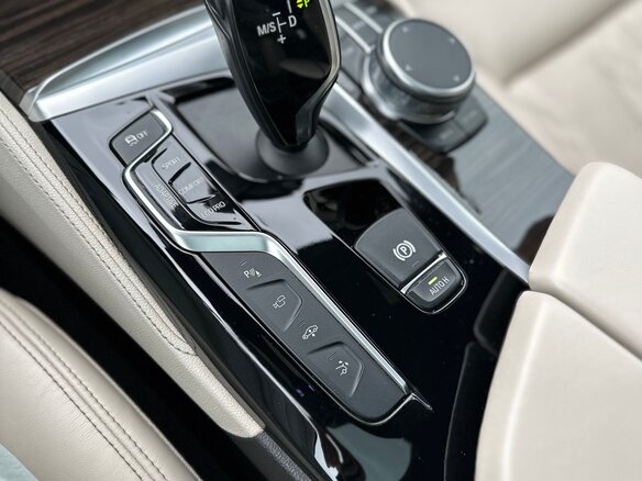 2017 BMW 6 серии 630d xDrive IV (G32), пурпурный - вид 33