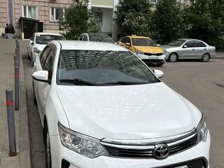 2015 Toyota Camry VII (XV50) Рестайлинг, белый, 1990000 рублей, вид 1