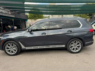 2019 BMW X7 M50i I (G07), серый, 6500000 рублей, вид 5
