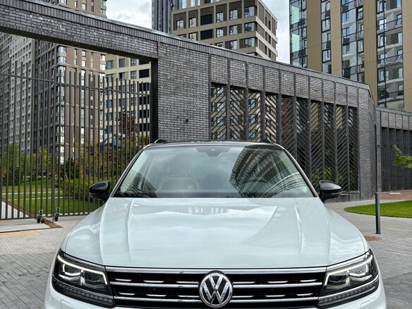 2019 Volkswagen Tiguan II, белый, 3300000 рублей - вид 1