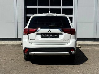 2018 Mitsubishi Outlander III Рестайлинг 3, белый, 1491000 рублей, вид 4