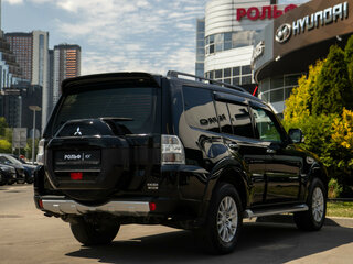 2017 Mitsubishi Pajero IV Рестайлинг 2, чёрный, 2453000 рублей, вид 4