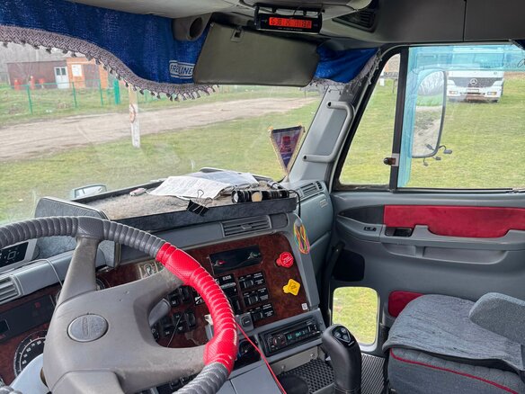 2000 Freightliner Century Class, белый, 1450000 рублей - вид 10