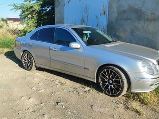 2005 Mercedes-Benz E-Класс 350 III (W211, S211), серебристый, 940000 рублей, вид 3