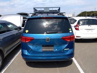 2016 Volkswagen Touran II, голубой, 1400000 рублей, вид 4