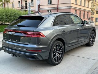 2020 Audi Q8 55 TFSI I (4M), серый, 5943336 рублей, вид 3